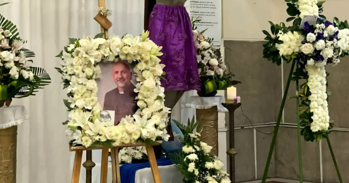 Ecuadorian Priest Killed After Crucifix Falls On Him During Mass The ecuadorian-priest-killed-after-crucifix-falls-on-him-during-mass-the